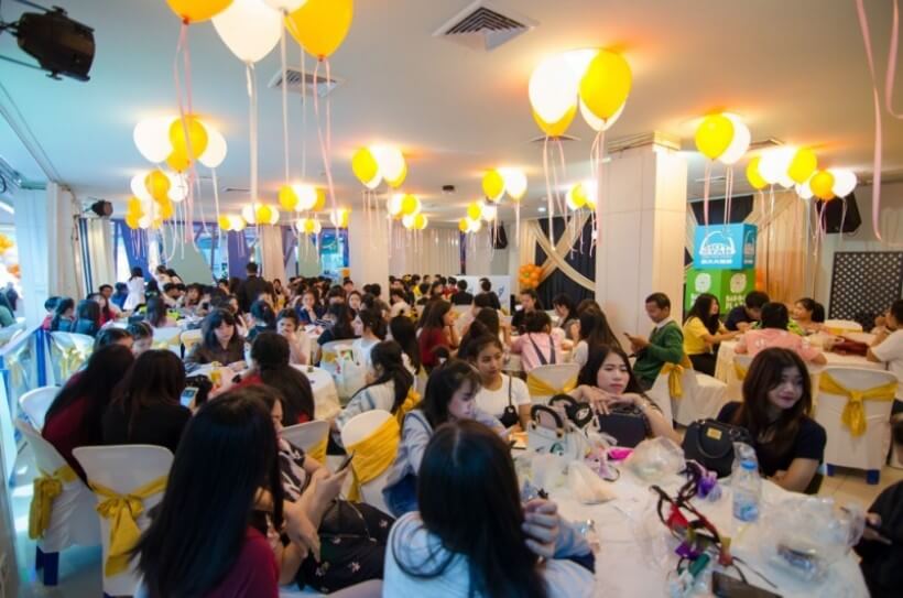 จัดงานเลี้ยง