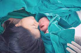 คลอดลูกผู้หญิง