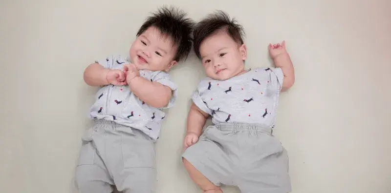 ลูกแฝดชาย
